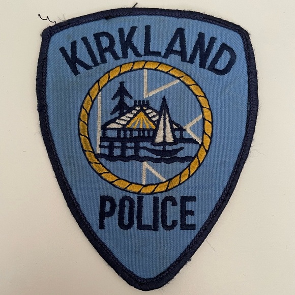 Other - VINTAGE KIRKLAND POLICE DEPARTMENT USA EMBROIDERED WOVEN CLOTH SEW-ON BADGE